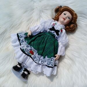 Paradise Galleries Treasury Collection Porcelain Doll Green Dress Curly Vintage